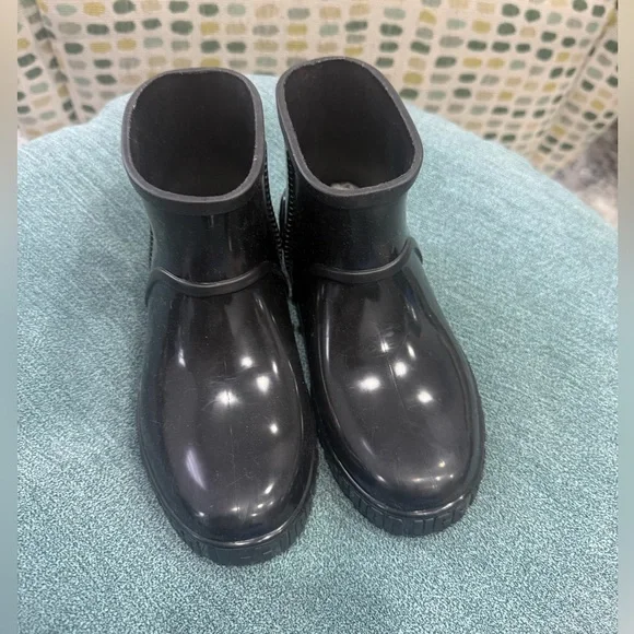 UGG Plush - Picture 3 of 9